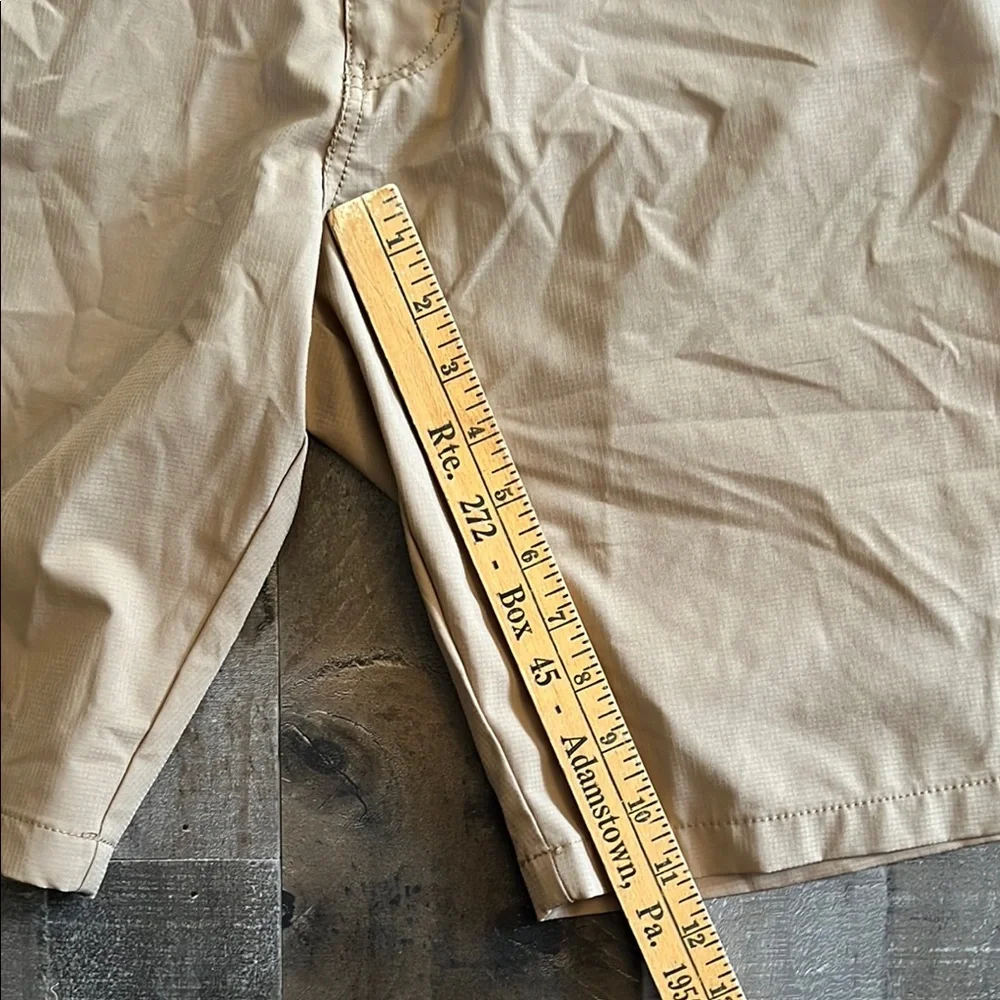 Kenneth Cole action wear shorts /Men's‎ Tan Shorts